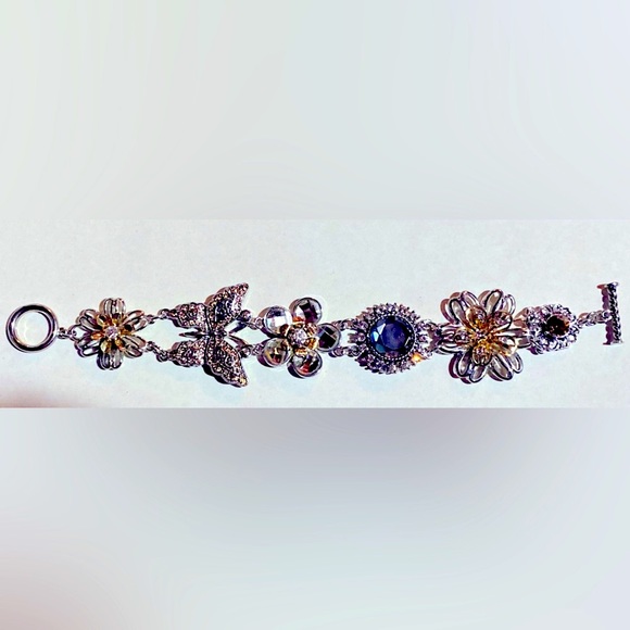 Jewelry - Beautiful bracelet, stones butterflies/ flowers 8”long toggle clasp
